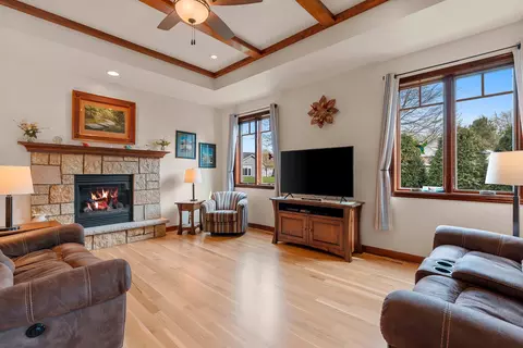 Living - 177 E Clearwater Ct, Appleton, WI 54913 photo 2 of 4