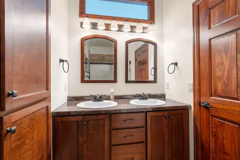 Bath - 177 E Clearwater Ct, Appleton, WI 54913 photo 3 of 6