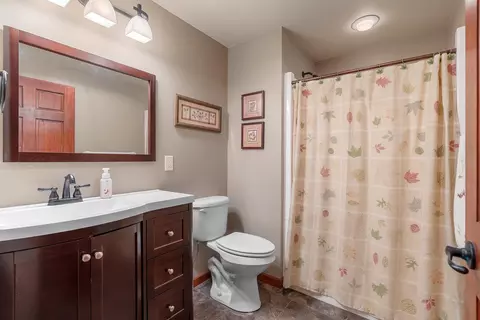 Bath - 177 E Clearwater Ct, Appleton, WI 54913 photo 1 of 6