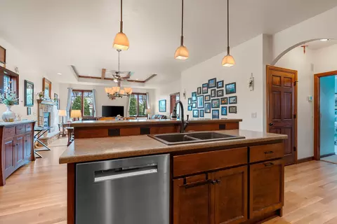 Kitchen - 177 E Clearwater Ct, Appleton, WI 54913 photo 5 of 7