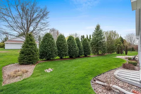 Exterior - 177 E Clearwater Ct, Appleton, WI 54913 photo 3 of 12
