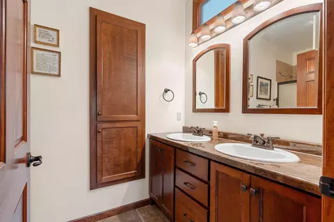 Bath - 177 E Clearwater Ct, Appleton, WI 54913 photo 2 of 6