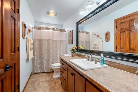 Bath - 177 E Clearwater Ct, Appleton, WI 54913 photo 4 of 6