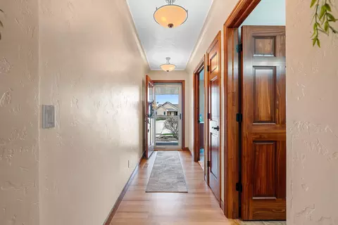 Entry Way - 177 E Clearwater Ct, Appleton, WI 54913 photo 1 of 3