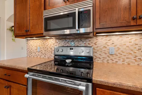 Kitchen - 177 E Clearwater Ct, Appleton, WI 54913 photo 4 of 7