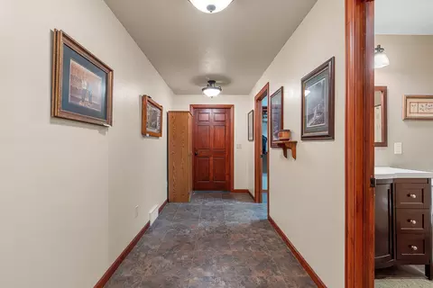 Entry Way - 177 E Clearwater Ct, Appleton, WI 54913 photo 2 of 3