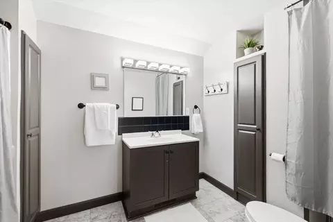 Bath - 508 N Kin St, Appleton, WI 54911 photo 1 of 1