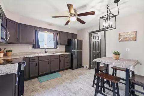 Kitchen - 508 N Kin St, Appleton, WI 54911 photo 1 of 2