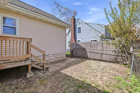 Exterior - 508 N Kin St, Appleton, WI 54911 photo 3 of 4
