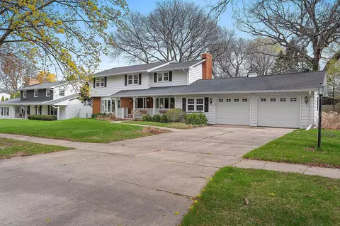 1335 Ridgeway Blvd, De Pere, WI 54115