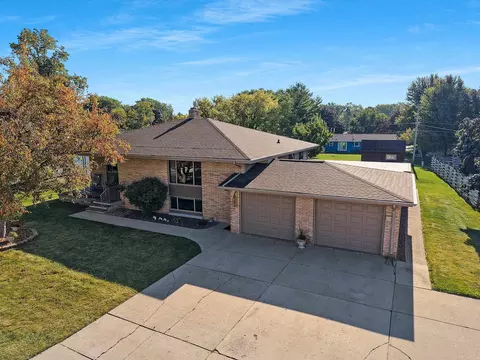 2203 Gilson Ct, Green Bay, WI 54304