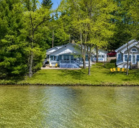 n2405 Long Cove Drive, Waupaca, WI 54981