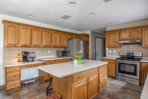 Kitchen - w5940 Moonflower Drive, Appleton, WI 54915 photo 3 of 4
