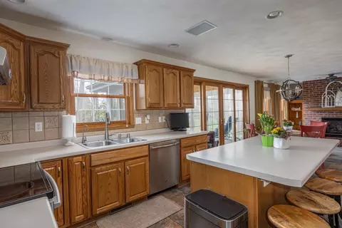 Kitchen - w5940 Moonflower Drive, Appleton, WI 54915 photo 4 of 4