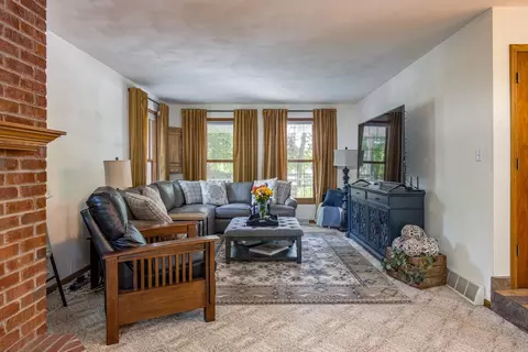 Living - w5940 Moonflower Drive, Appleton, WI 54915 photo 2 of 3