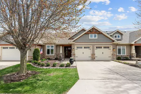 1355 Prairie Lake Cir, Neenah, WI 54956