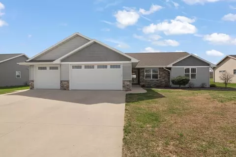 1657 Red Oak St, Green Bay, WI 54313