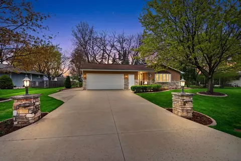 1296 Lakeview Ln, Menasha, WI 54952