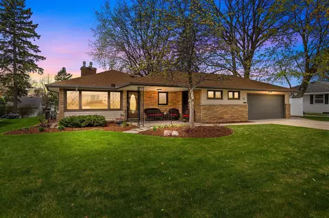 1611 N Nicholas St, Appleton, WI 54914