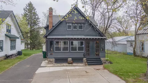 414 W Fulton St, Waupaca, WI 54981