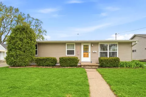 920 N Lark St, Oshkosh, WI 54902