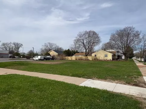 123 N Sawyer St, Oshkosh, WI 54902