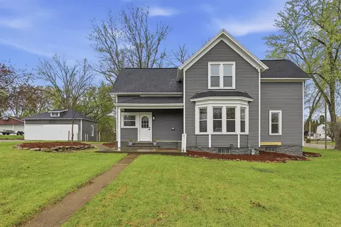 1602 S Division St, New London, WI 54961
