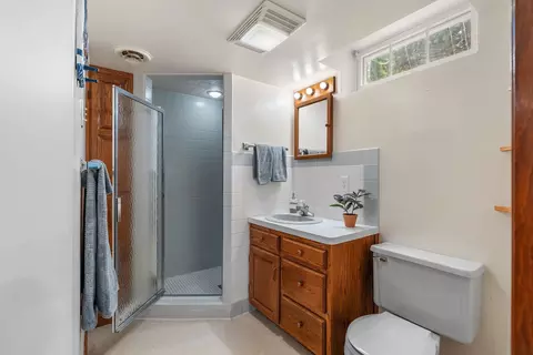 Bath - 2301 Carleton Ave, Appleton, WI 54915 photo 3 of 4
