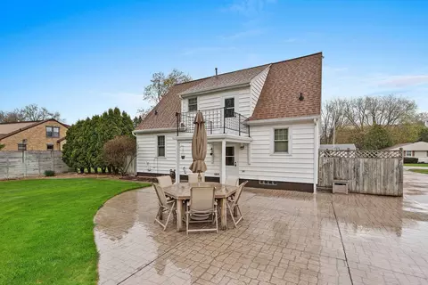 Exterior - 2301 Carleton Ave, Appleton, WI 54915 photo 5 of 15