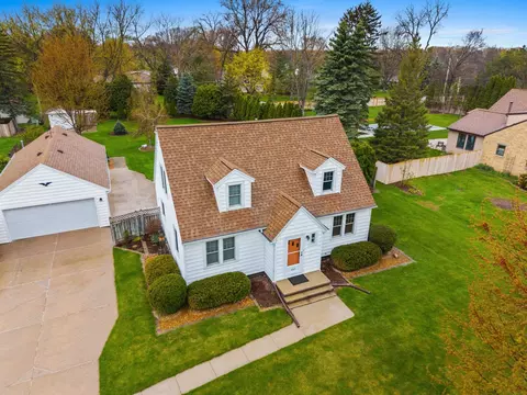 View/Area - 2301 Carleton Ave, Appleton, WI 54915 photo 2 of 12