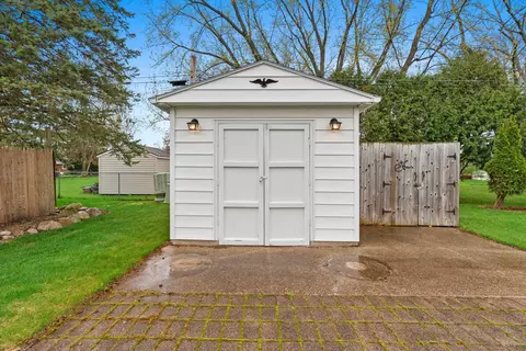 Exterior - 2301 Carleton Ave, Appleton, WI 54915 photo 10 of 15