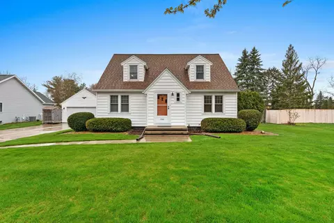 Exterior - 2301 Carleton Ave, Appleton, WI 54915 photo 2 of 15