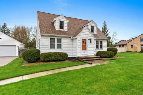 Exterior - 2301 Carleton Ave, Appleton, WI 54915 photo 3 of 15