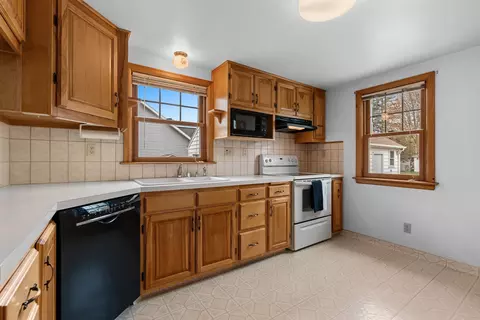 Kitchen - 2301 Carleton Ave, Appleton, WI 54915 photo 2 of 5