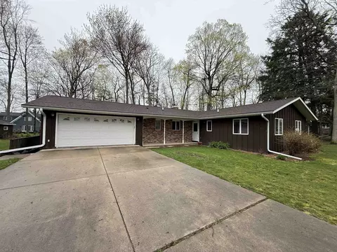 925 E Ridlington Ave, Shawano, WI 54166