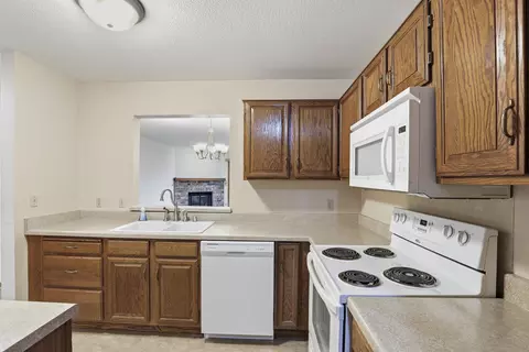 Kitchen - 82 Spencer Village Ct, Appleton, WI 54914 photo 1 of 3
