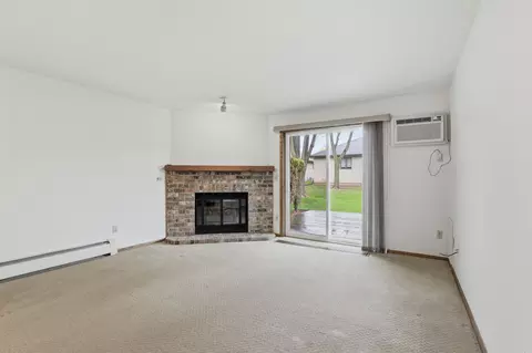 Living - 82 Spencer Village Ct, Appleton, WI 54914 photo 3 of 3