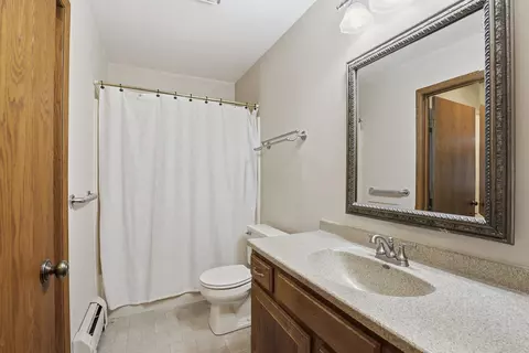 Bath - 82 Spencer Village Ct, Appleton, WI 54914 photo 1 of 2