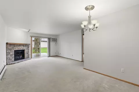 Living - 82 Spencer Village Ct, Appleton, WI 54914 photo 1 of 3