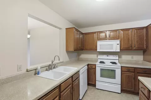 Kitchen - 82 Spencer Village Ct, Appleton, WI 54914 photo 2 of 3