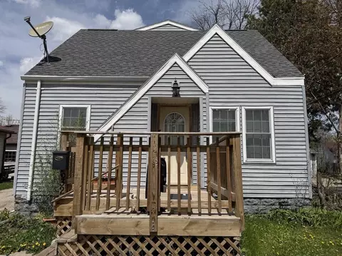632 7th St, Menasha, WI 54952
