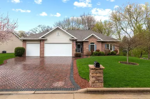1618 Northridge Ct, Menasha, WI 54952