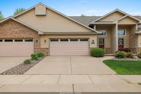 1243 Prairie Falcon Trl, Green Bay, WI 54313