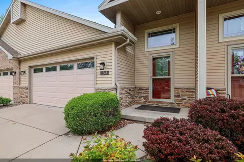 1243 Prairie Falcon Trl, Green Bay, WI 54313