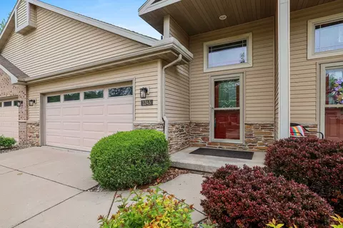 1243 Prairie Falcon Trl, Green Bay, WI 54313