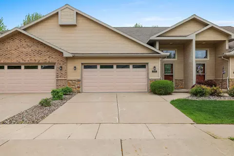 1243 Prairie Falcon Trl, Green Bay, WI 54313