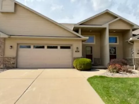 1243 Prairie Falcon Trl, Green Bay, WI 54313