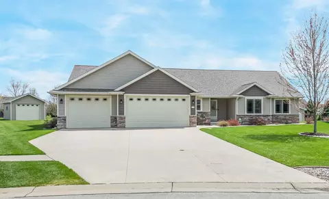 n984 Glennview Drive, Greenville, WI 54942