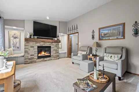 Living - 4775 Pine Ridge Trl, Abrams, WI 54101 photo 2 of 7