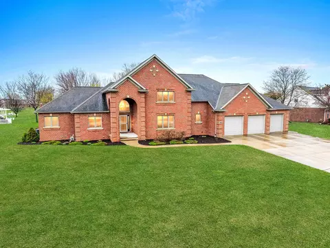 230 Oak Brook Dr, Pulaski, WI 54162